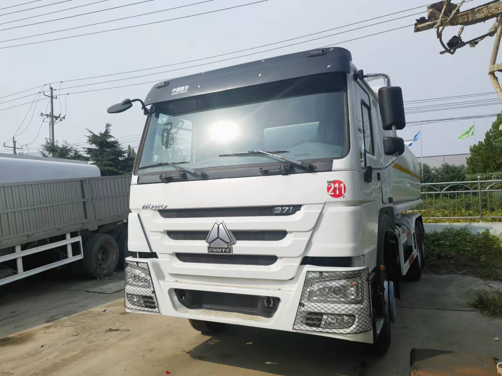 Sinotruk HOWO 371 6*4 Tank truck - Грузовик-цистерна: фото 1 Sinotruk HOWO 371 6*4 Tank truck - Грузовик-цистерна: фото 1