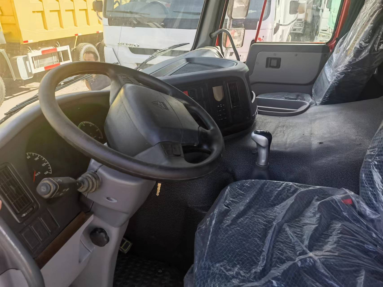 Самосвал Sinotruk HOWO 371 8*4 Dump truck: фото 6