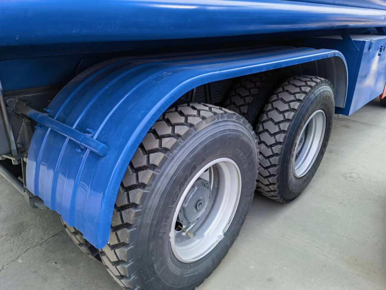 Sinotruk HOWO 375 8*4 Tank truck - Грузовик-цистерна: фото 2 Sinotruk HOWO 375 8*4 Tank truck - Грузовик-цистерна: фото 2