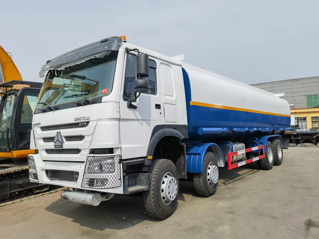 Sinotruk HOWO 375 8*4 Tank truck - Грузовик-цистерна: фото 1 Sinotruk HOWO 375 8*4 Tank truck - Грузовик-цистерна: фото 1