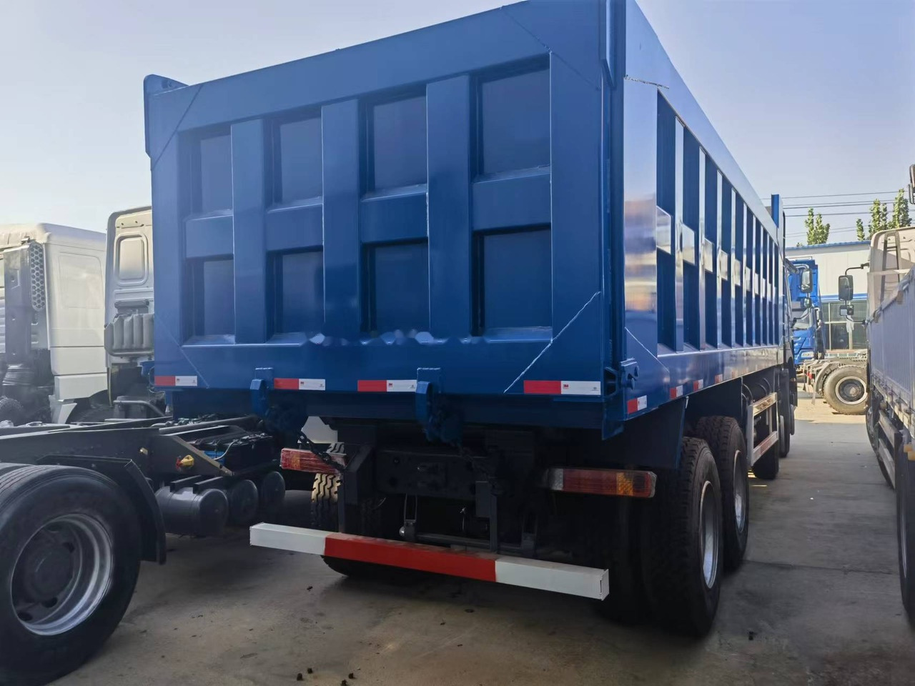 Sinotruk HOWO 8*4 Dump truck - Самосвал: фото 2 Sinotruk HOWO 8*4 Dump truck - Самосвал: фото 2