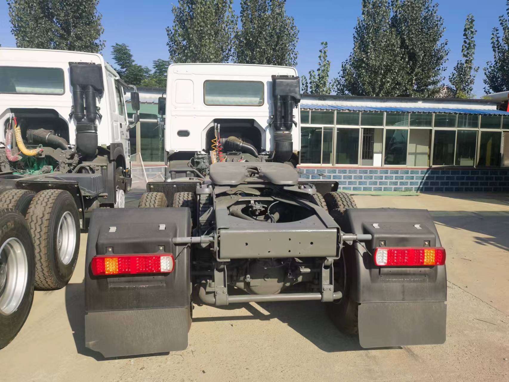 Sinotruk HOWO 371 Tractor - Тягач: фото 2 Sinotruk HOWO 371 Tractor - Тягач: фото 2