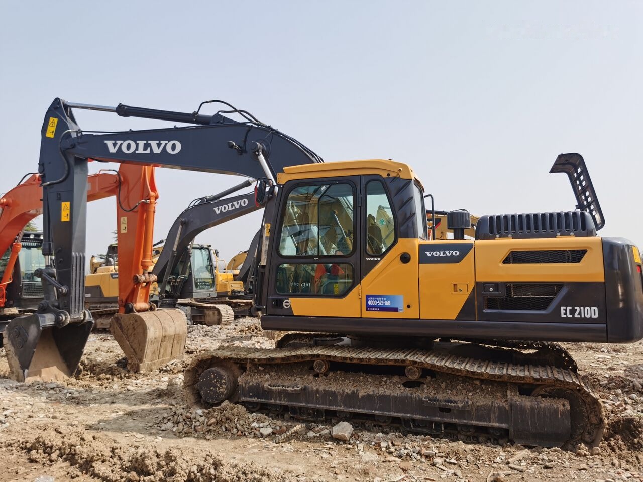 Volvo EC210D - Гусеничный экскаватор: фото 1 Volvo EC210D - Гусеничный экскаватор: фото 1