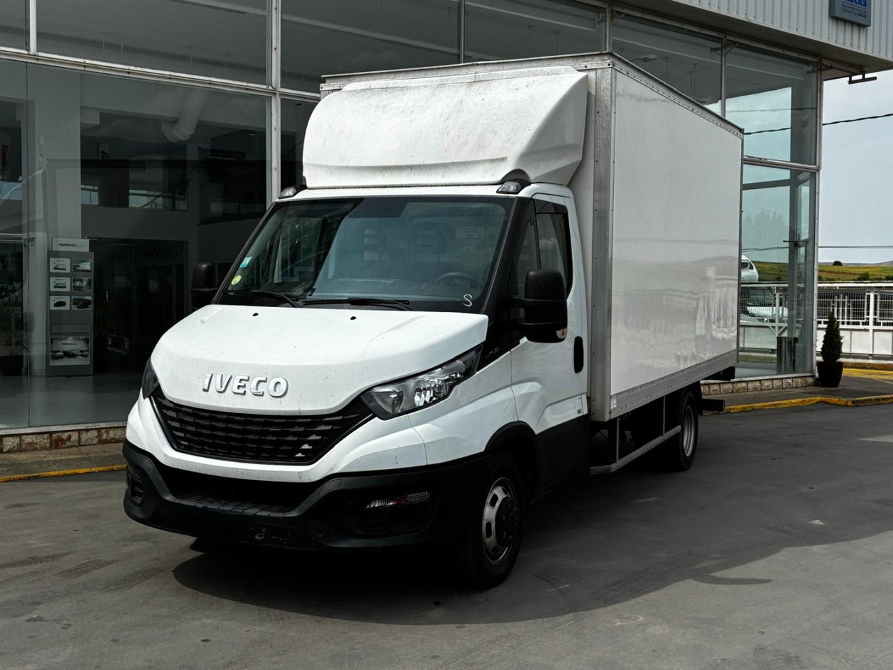 Caja cerrada IVECO 35C16 20m3 - Фургон с закрытым кузовом: фото 1 Caja cerrada IVECO 35C16 20m3 - Фургон с закрытым кузовом: фото 1