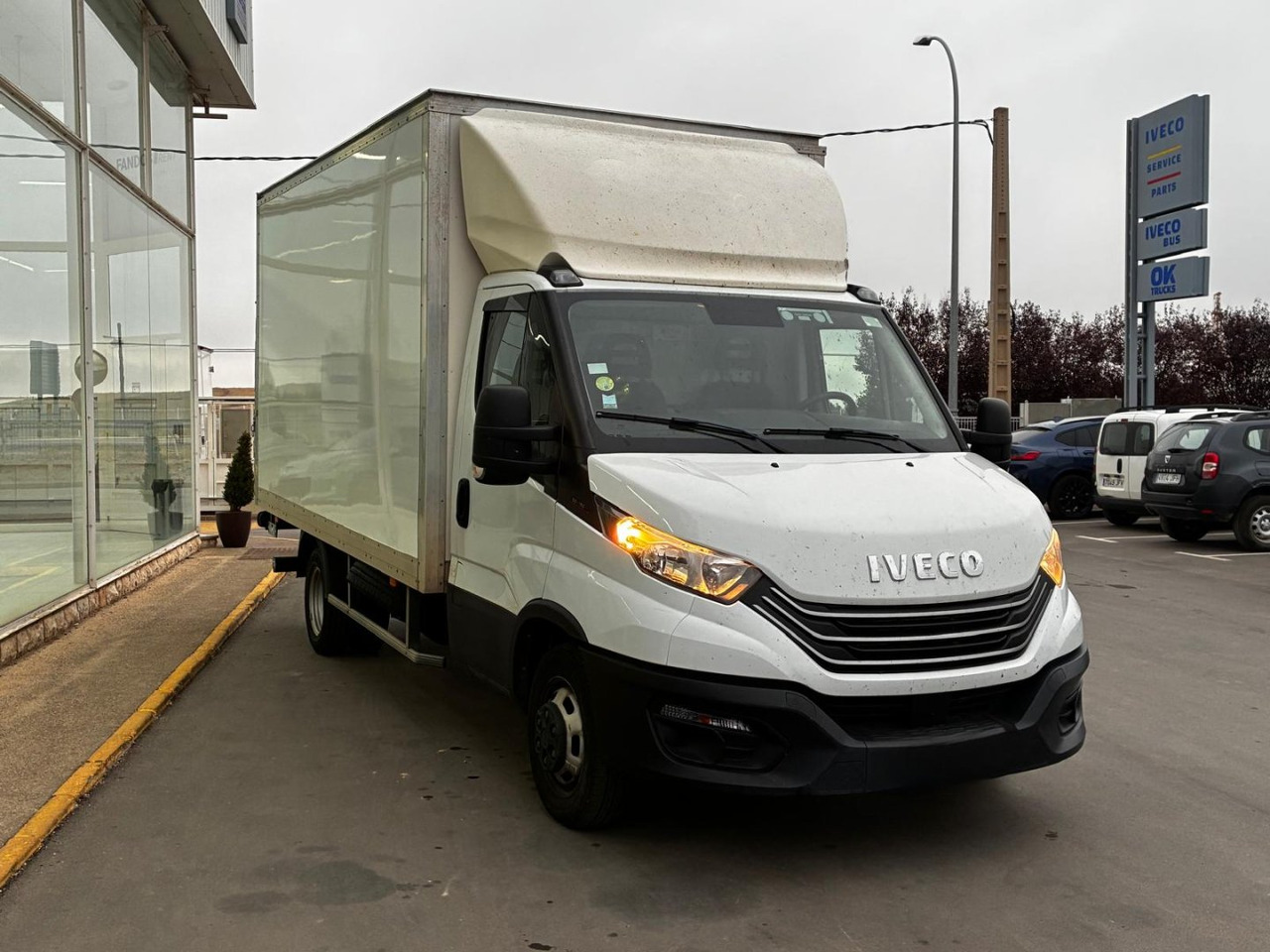 Caja cerrada con plataforma elevadora IVECO 35C16 3.0 20m3 - Фургон с закрытым кузовом: фото 3 Caja cerrada con plataforma elevadora IVECO 35C16 3.0 20m3 - Фургон с закрытым кузовом: фото 3