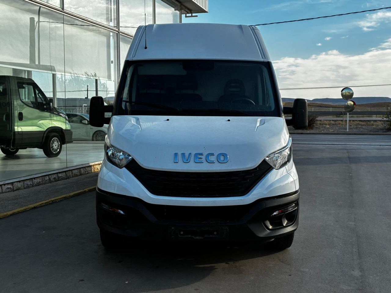 Furgón IVECO 35S14 V 16m3 - Цельнометаллический фургон: фото 2 Furgón IVECO 35S14 V 16m3 - Цельнометаллический фургон: фото 2