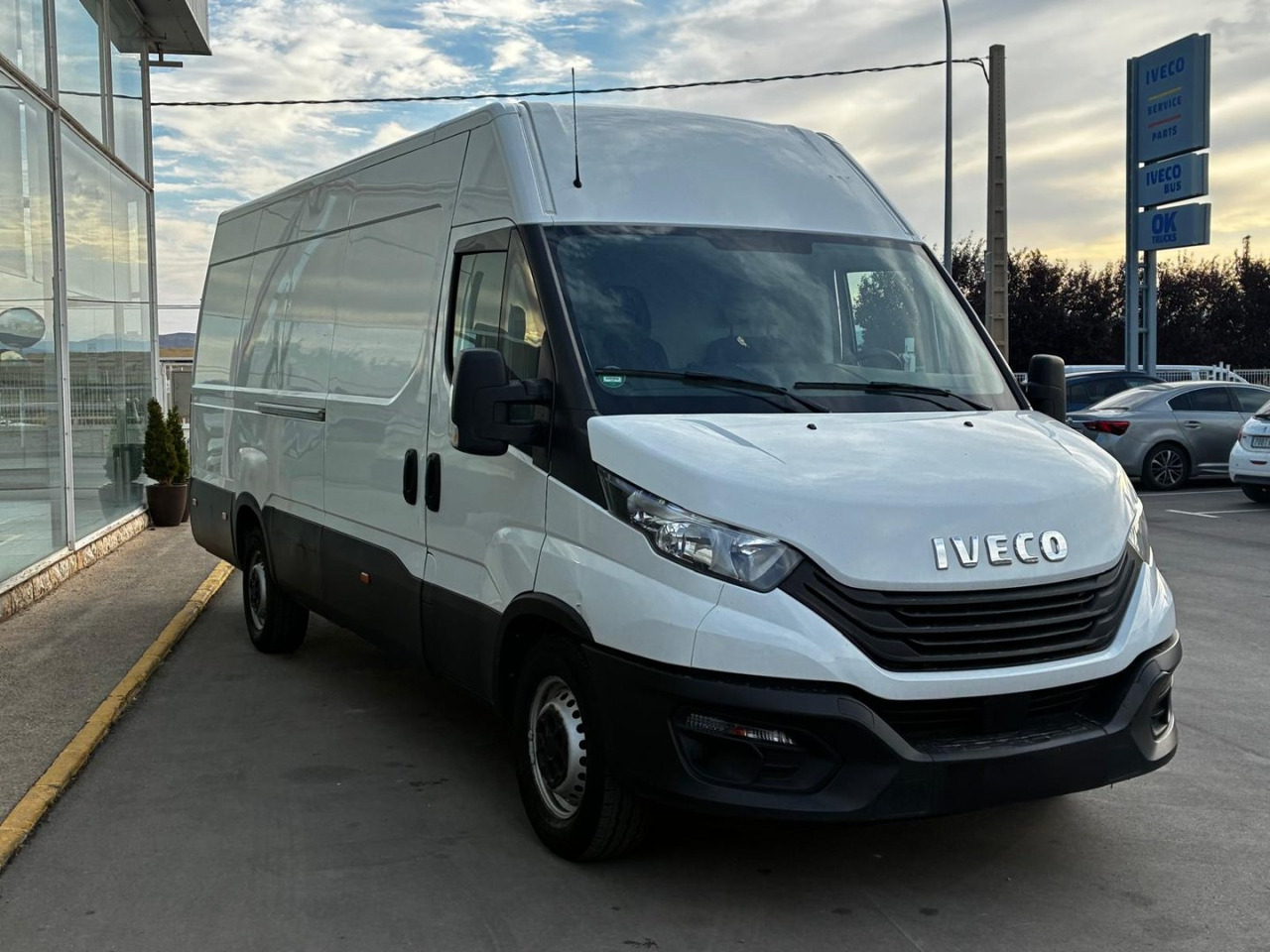 Furgón IVECO 35S14 V 16m3 - Цельнометаллический фургон: фото 3 Furgón IVECO 35S14 V 16m3 - Цельнометаллический фургон: фото 3