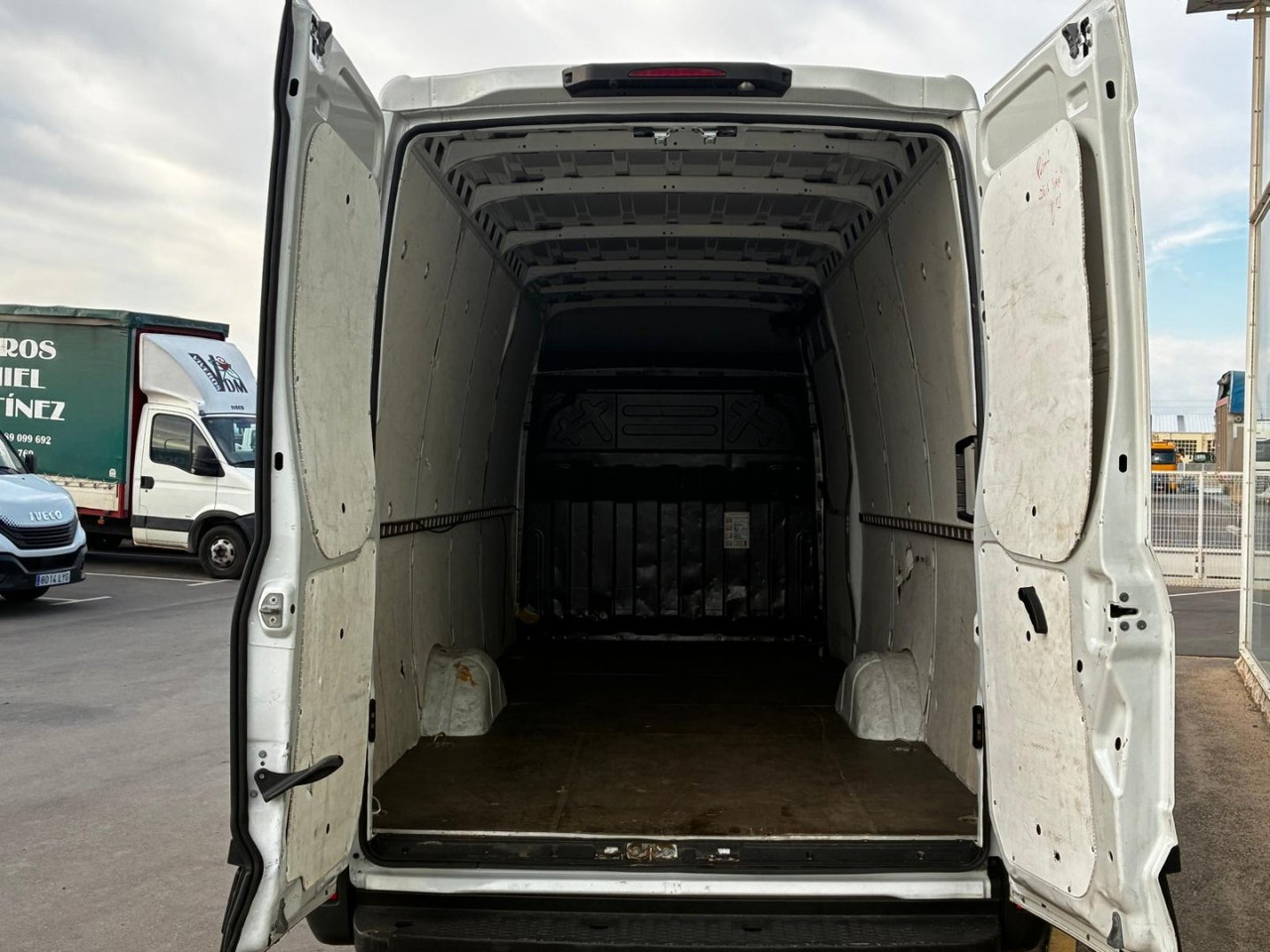 Furgón IVECO 35S14 V 16m3 - Цельнометаллический фургон: фото 5 Furgón IVECO 35S14 V 16m3 - Цельнометаллический фургон: фото 5