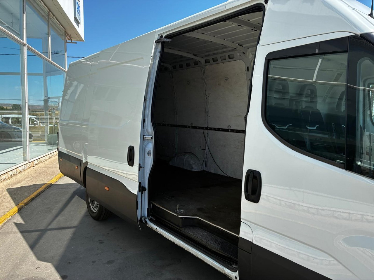 Furgón IVECO 35S14 V 16m3 - Цельнометаллический фургон: фото 5 Furgón IVECO 35S14 V 16m3 - Цельнометаллический фургон: фото 5