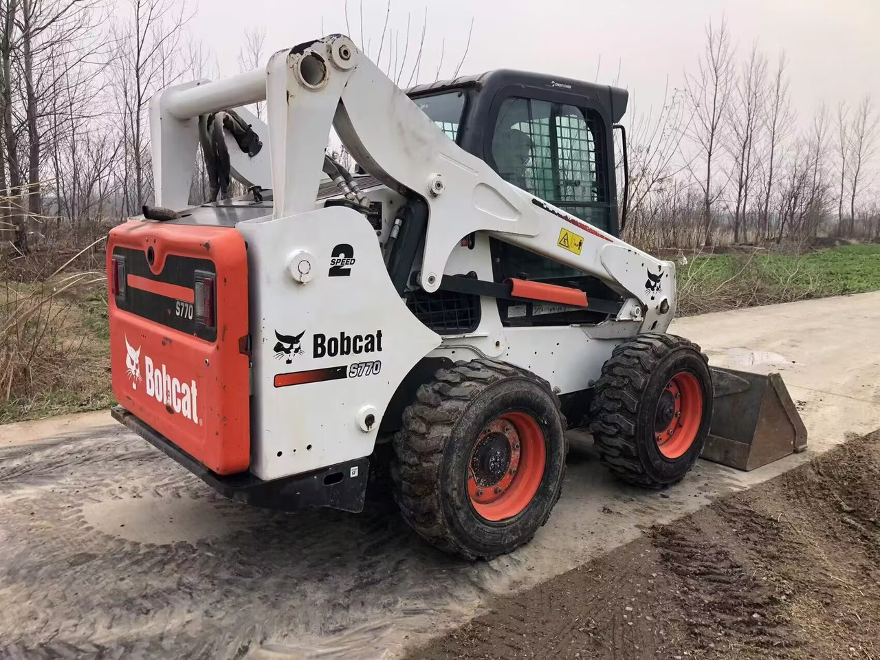 BOBCAT S 770 - Мини-погрузчик с бортовым поворотом: фото 2 BOBCAT S 770 - Мини-погрузчик с бортовым поворотом: фото 2