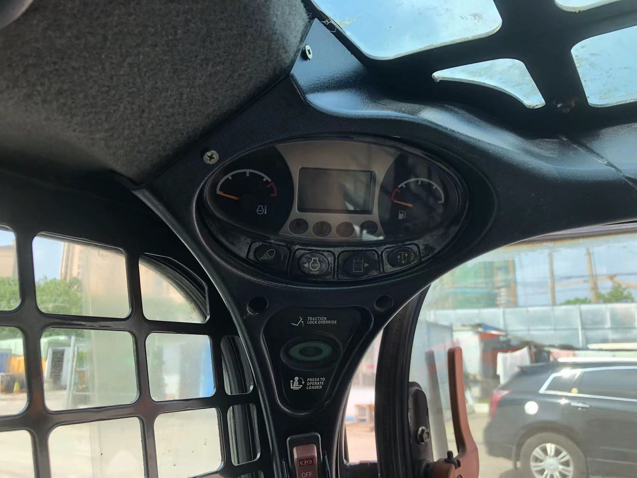 BOBCAT S550 - Мини-погрузчик с бортовым поворотом: фото 5 BOBCAT S550 - Мини-погрузчик с бортовым поворотом: фото 5