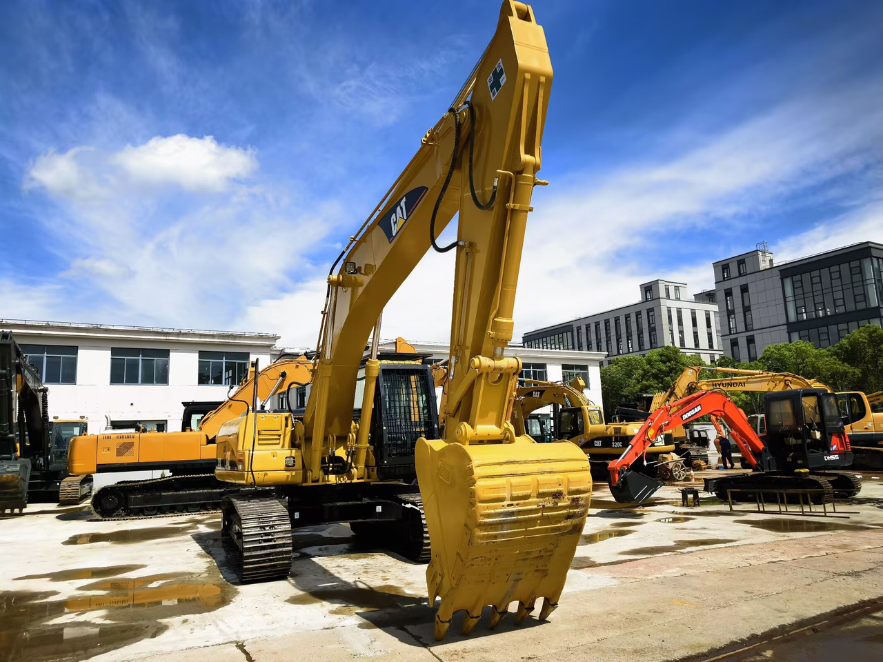 CAT 325C - Гусеничный экскаватор: фото 3 CAT 325C - Гусеничный экскаватор: фото 3