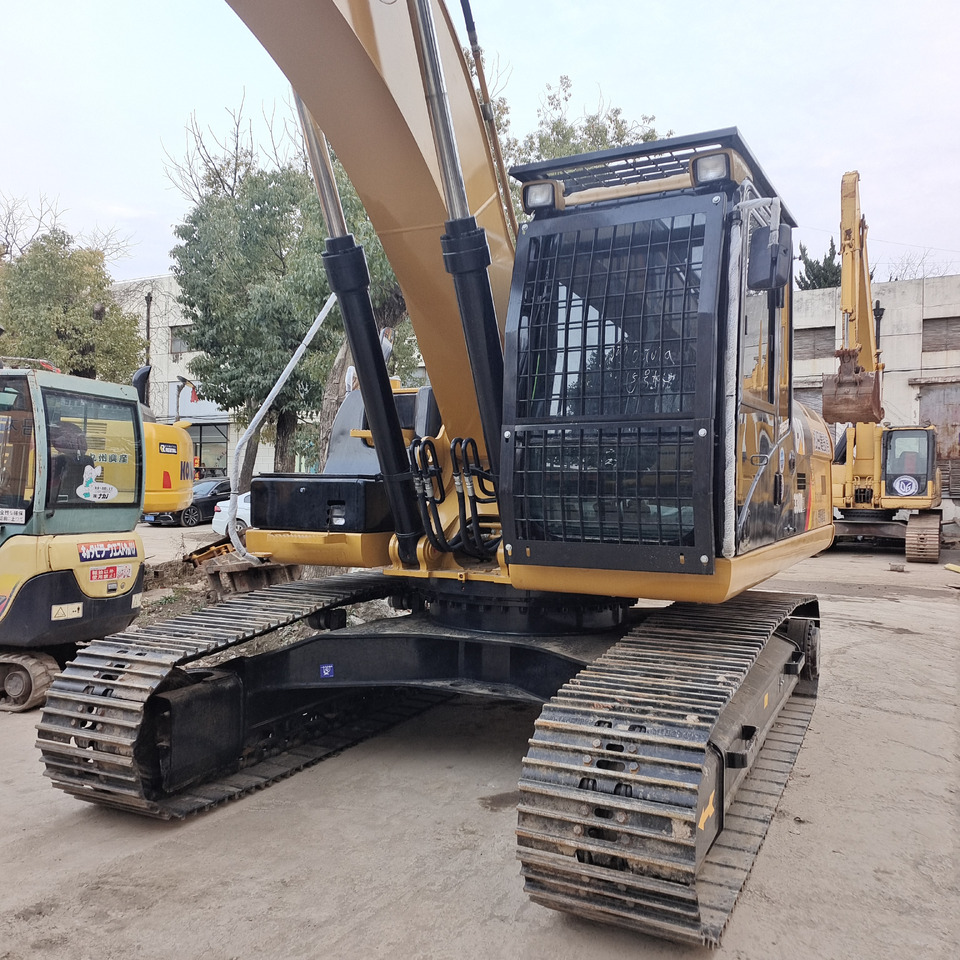 CATERPILLAR 330D2L CAT 330 D2 L - Гусеничный экскаватор: фото 1 CATERPILLAR 330D2L CAT 330 D2 L - Гусеничный экскаватор: фото 1