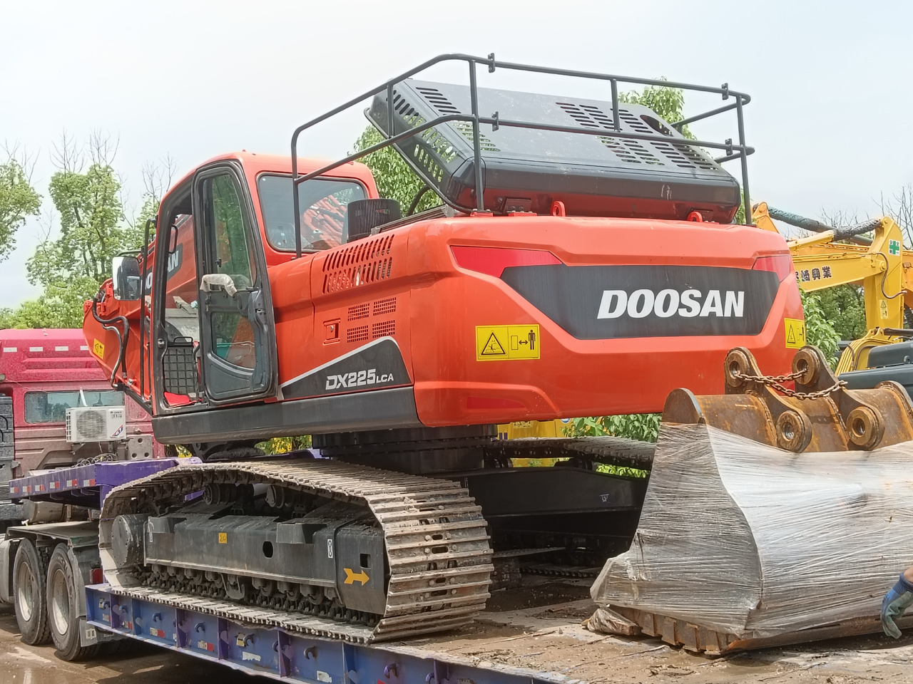DOOSAN DX225 LCA - Гусеничный экскаватор: фото 1 DOOSAN DX225 LCA - Гусеничный экскаватор: фото 1