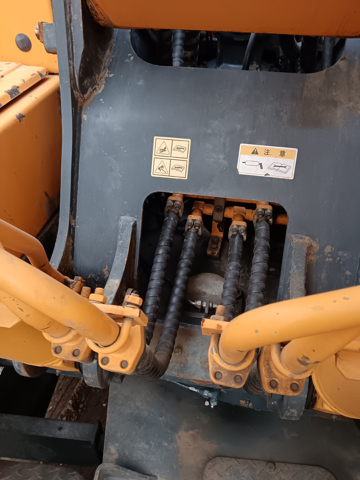 Колёсный экскаватор HYUNDAI 210W-9S Hyundai 210 W - 9 S: фото 14