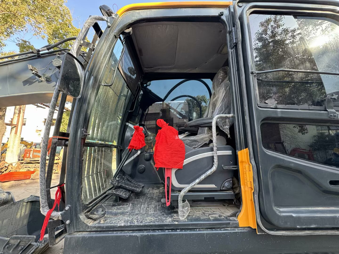 HYUNDAI 220LC-9S HX220HD HX225HD - Гусеничный экскаватор: фото 2 HYUNDAI 220LC-9S HX220HD HX225HD - Гусеничный экскаватор: фото 2