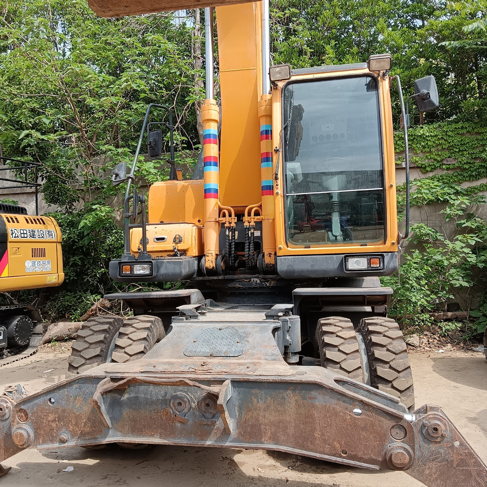 HYUNDAI R210W-9 - Колёсный экскаватор: фото 2 HYUNDAI R210W-9 - Колёсный экскаватор: фото 2