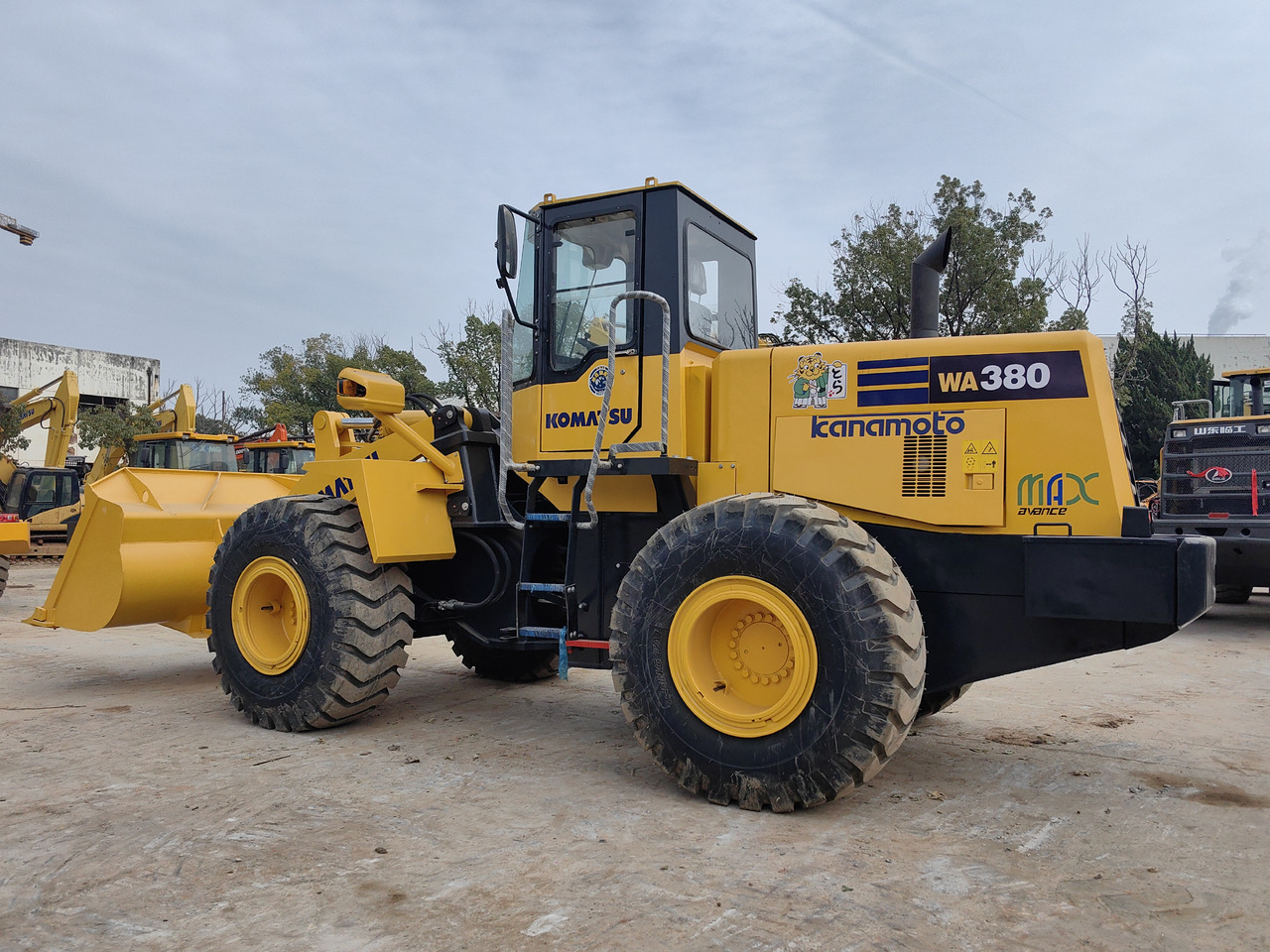 KOMATSU WA380 - Колёсный погрузчик: фото 1 KOMATSU WA380 - Колёсный погрузчик: фото 1