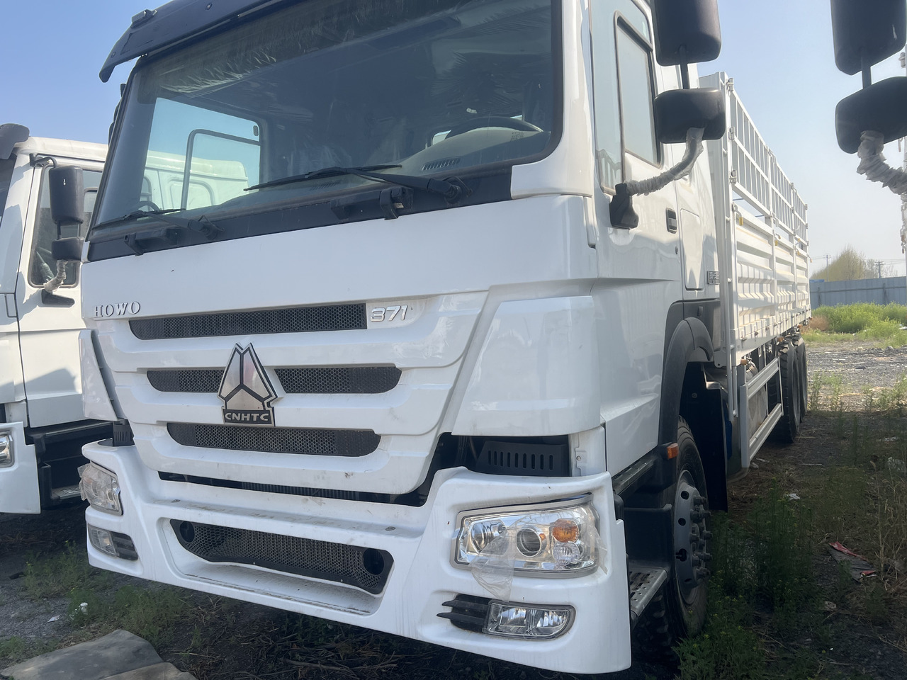 SINOTRUK HOWO Tipper Dump Truck with Fence 6*4 8*4 - Грузовик для перевозки животных: фото 2 SINOTRUK HOWO Tipper Dump Truck with Fence 6*4 8*4 - Грузовик для перевозки животных: фото 2