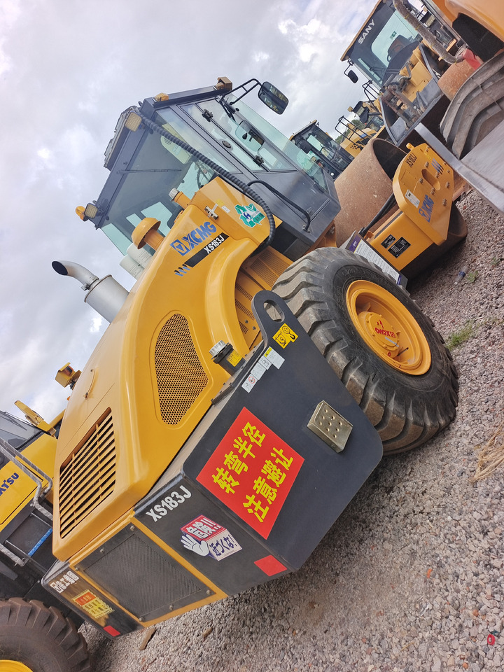 XCMG XS 183J 203J 223J 143J 163J 263J - Дорожный каток: фото 3 XCMG XS 183J 203J 223J 143J 163J 263J - Дорожный каток: фото 3