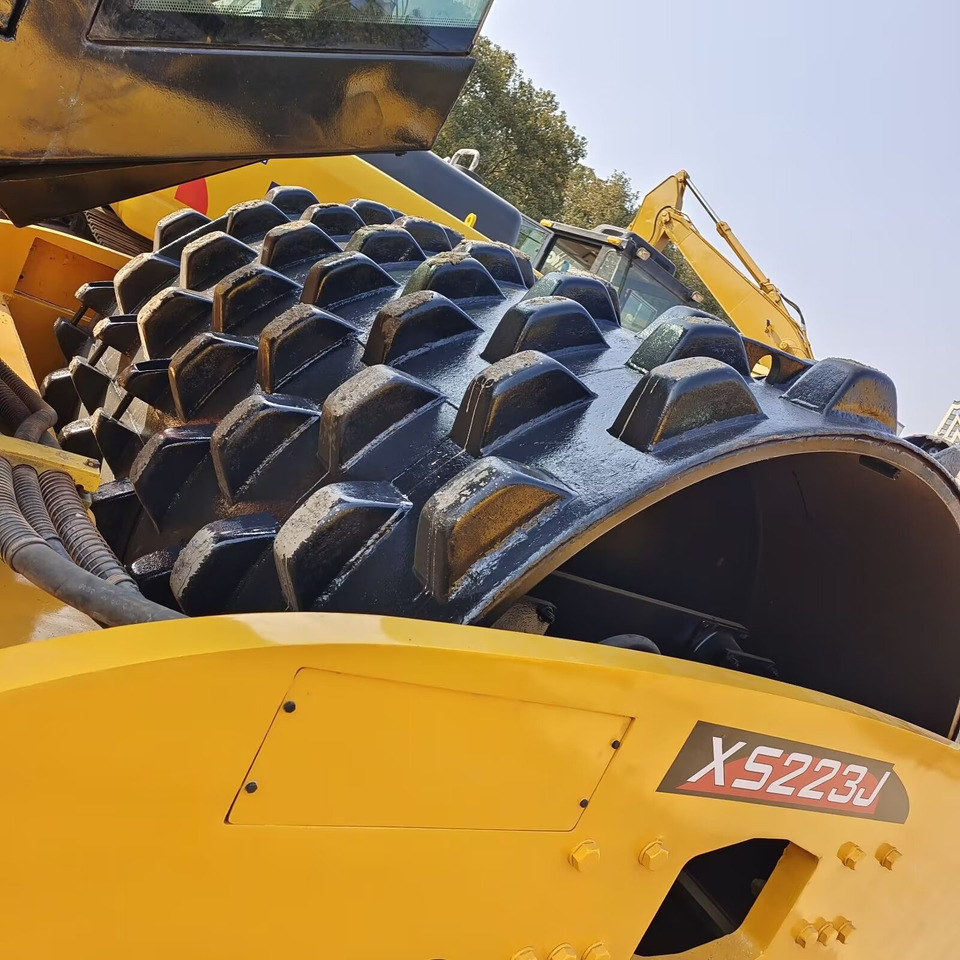 XCMG XS 223J WITH SHEEP FOOT PAD - Дорожный каток: фото 4 XCMG XS 223J WITH SHEEP FOOT PAD - Дорожный каток: фото 4