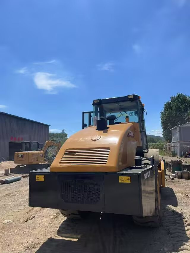 XCMG XS222J - Дорожный каток: фото 3 XCMG XS222J - Дорожный каток: фото 3