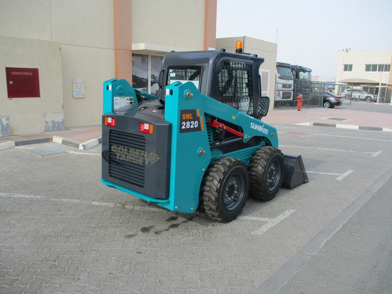 SUNWARD SWL2820 Skid Steer - Мини-погрузчик с бортовым поворотом: фото 3 SUNWARD SWL2820 Skid Steer - Мини-погрузчик с бортовым поворотом: фото 3
