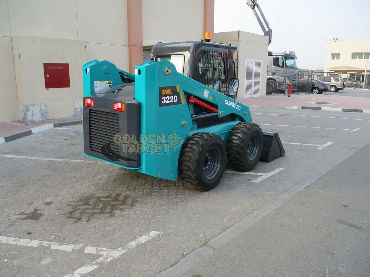SUNWARD SWL3220 Skid Steer - Мини-погрузчик с бортовым поворотом: фото 3 SUNWARD SWL3220 Skid Steer - Мини-погрузчик с бортовым поворотом: фото 3