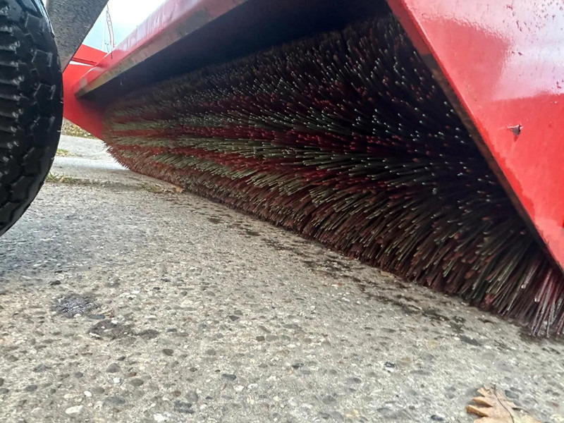 Трактор Hekamp Veegmachine met opvangbak Hydraulisch borstel: фото 9 Трактор Hekamp Veegmachine met opvangbak Hydraulisch borstel: фото 9