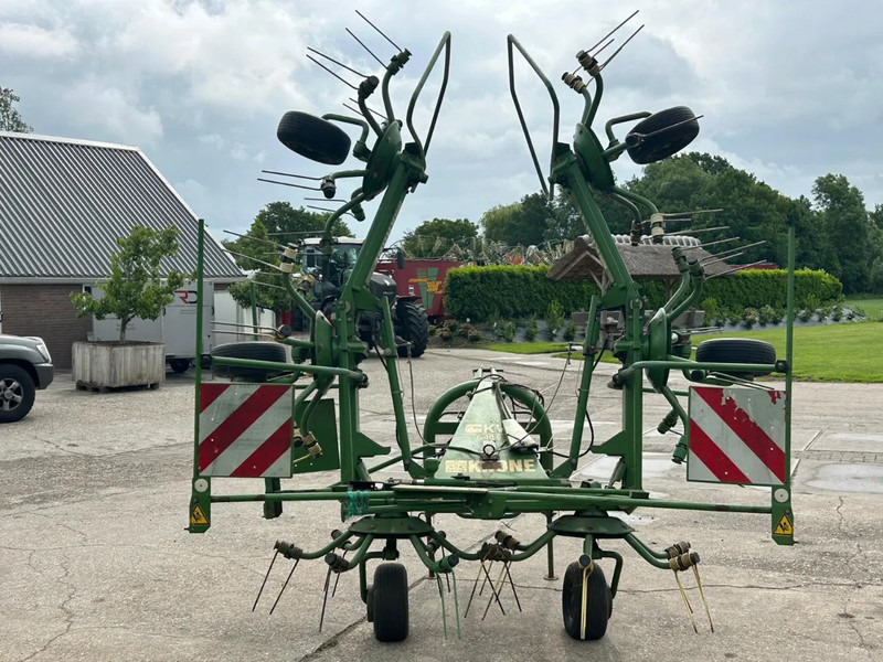 Krone KW 6.40 schudder schuilstelling hooibouw 6 elements - Сеноворошилка: фото 5 Krone KW 6.40 schudder schuilstelling hooibouw 6 elements - Сеноворошилка: фото 5