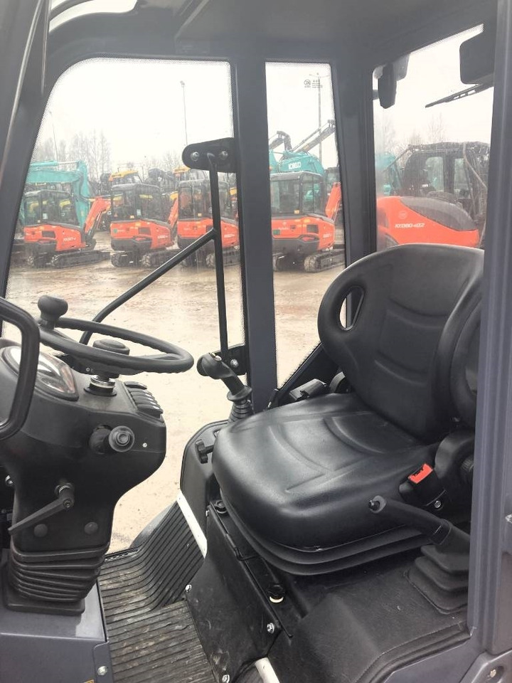 VM Loader 1040LXC - Компактный фронтальный погрузчик: фото 5 VM Loader 1040LXC - Компактный фронтальный погрузчик: фото 5