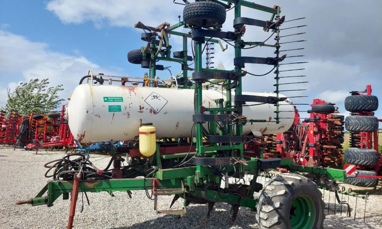 Agrodan Nedfælder 25 tands m/tank - Техника для внесения удобрений: фото 1 Agrodan Nedfælder 25 tands m/tank - Техника для внесения удобрений: фото 1