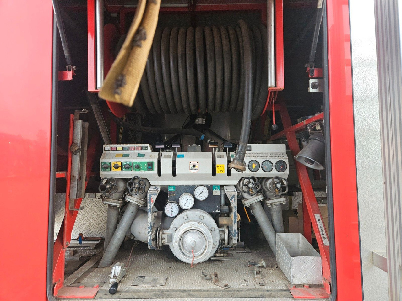 MAN KAT 6x6 Tanklöschfahrzeug - Грузовик-цистерна: фото 5 MAN KAT 6x6 Tanklöschfahrzeug - Грузовик-цистерна: фото 5