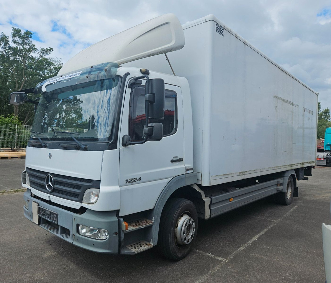 Mercedes-Benz Atego 1224 mit Ladebordwand - Грузовик с закрытым кузовом: фото 2 Mercedes-Benz Atego 1224 mit Ladebordwand - Грузовик с закрытым кузовом: фото 2