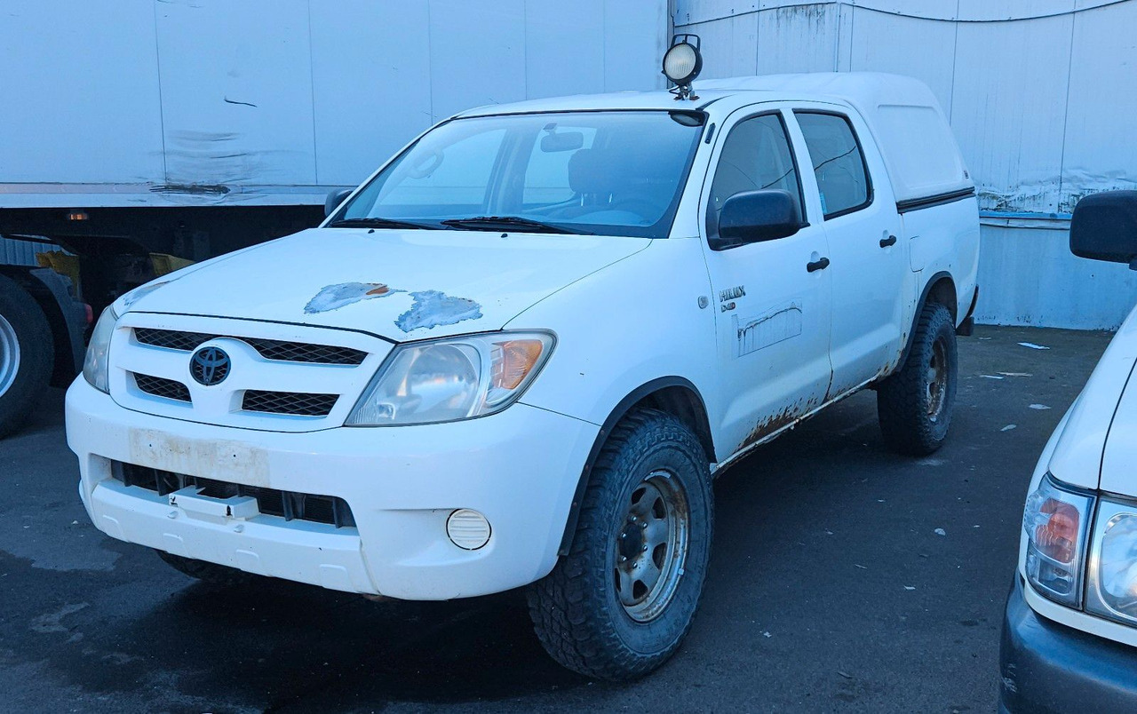 Toyota Hilux Double Cab 4x4 - Внедорожник: фото 2 Toyota Hilux Double Cab 4x4 - Внедорожник: фото 2