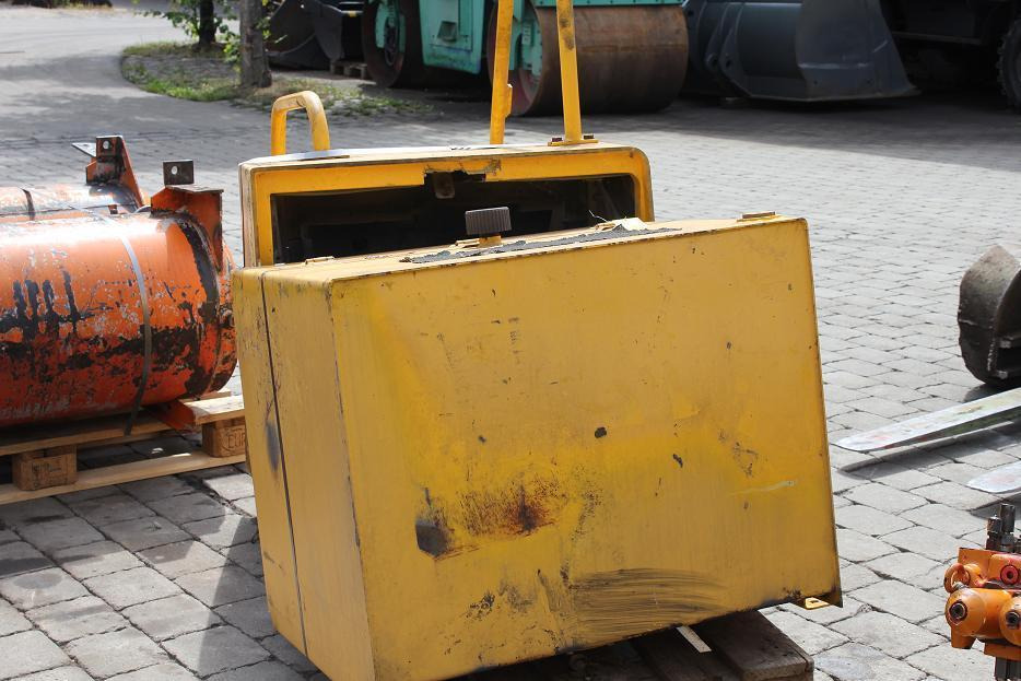 Furukawa 735 - Бак для гидравлической жидкости для Строительной техники: фото 4 Furukawa 735 - Бак для гидравлической жидкости для Строительной техники: фото 4