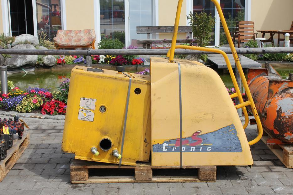 Furukawa 735 - Бак для гидравлической жидкости для Строительной техники: фото 1 Furukawa 735 - Бак для гидравлической жидкости для Строительной техники: фото 1