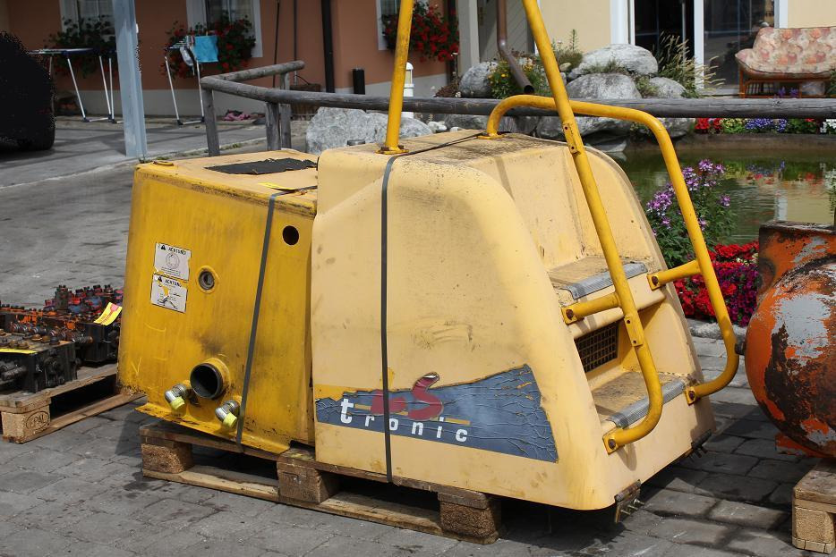 Furukawa 735 - Бак для гидравлической жидкости для Строительной техники: фото 3 Furukawa 735 - Бак для гидравлической жидкости для Строительной техники: фото 3