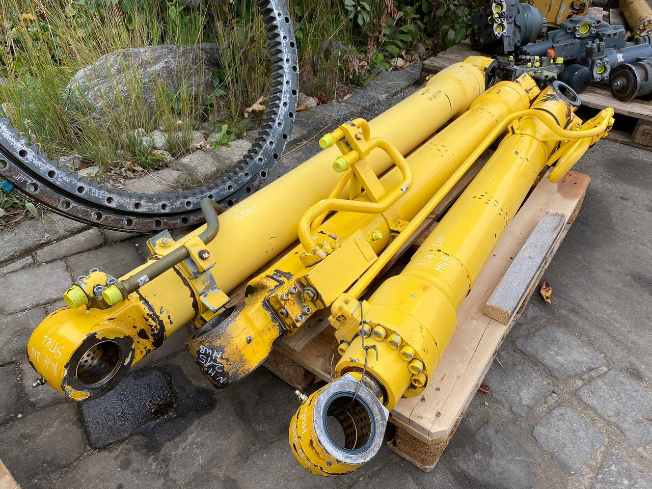 Holland E 215 - Гидравлический цилиндр для Строительной техники: фото 4 Holland E 215 - Гидравлический цилиндр для Строительной техники: фото 4