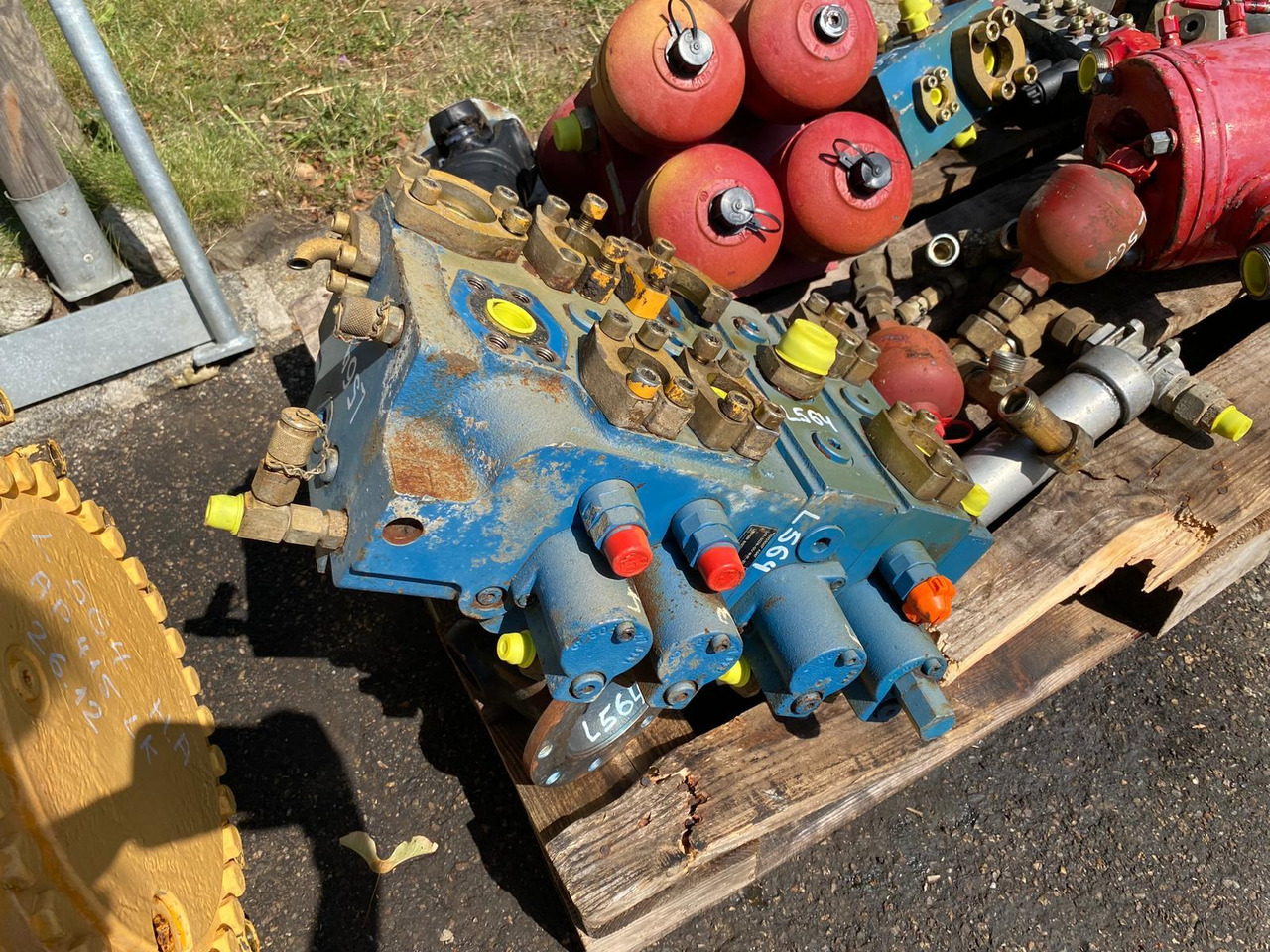 Liebherr L564 - Гидравлический клапан для Строительной техники: фото 1 Liebherr L564 - Гидравлический клапан для Строительной техники: фото 1