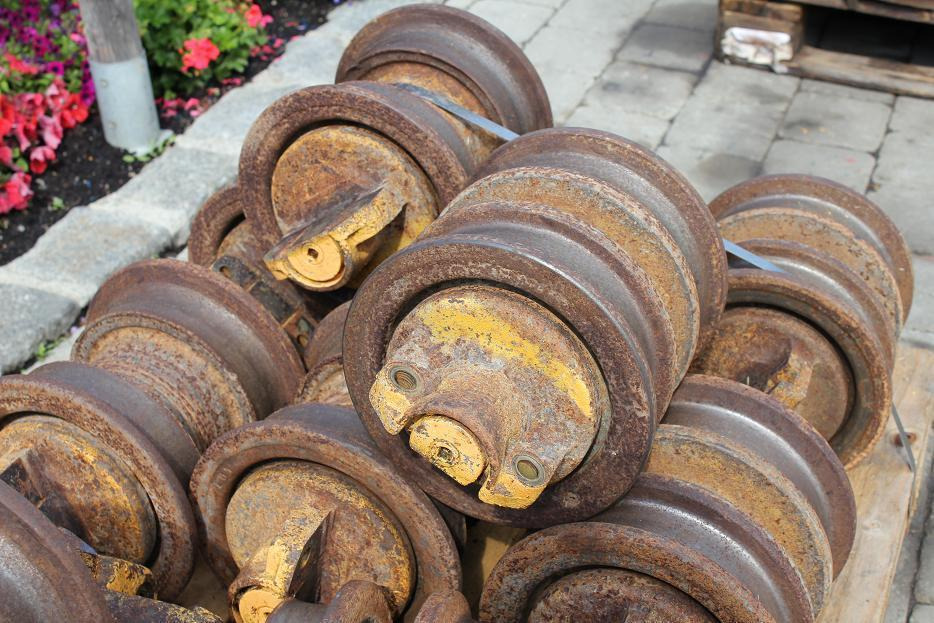 Liebherr LR 621 - Опорный каток для Строительной техники: фото 1 Liebherr LR 621 - Опорный каток для Строительной техники: фото 1