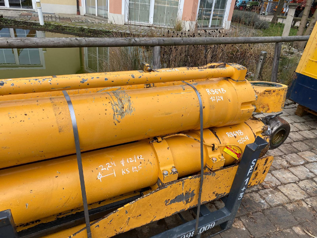 Liebherr R 964 B LIT - Гидравлический цилиндр для Строительной техники: фото 2 Liebherr R 964 B LIT - Гидравлический цилиндр для Строительной техники: фото 2