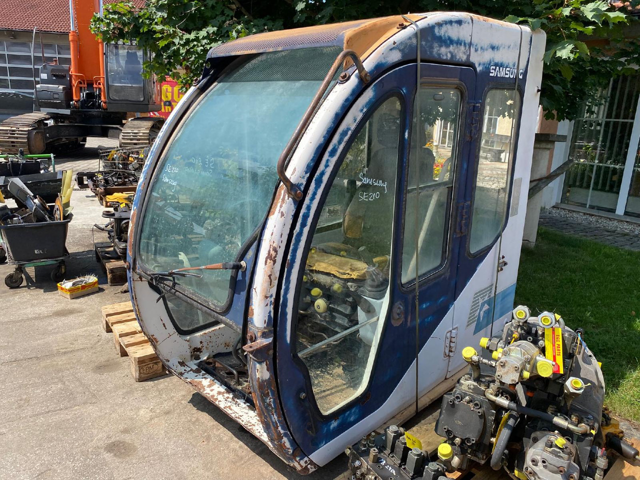 Samsung SE 210 - Кабина для Строительной техники: фото 1 Samsung SE 210 - Кабина для Строительной техники: фото 1