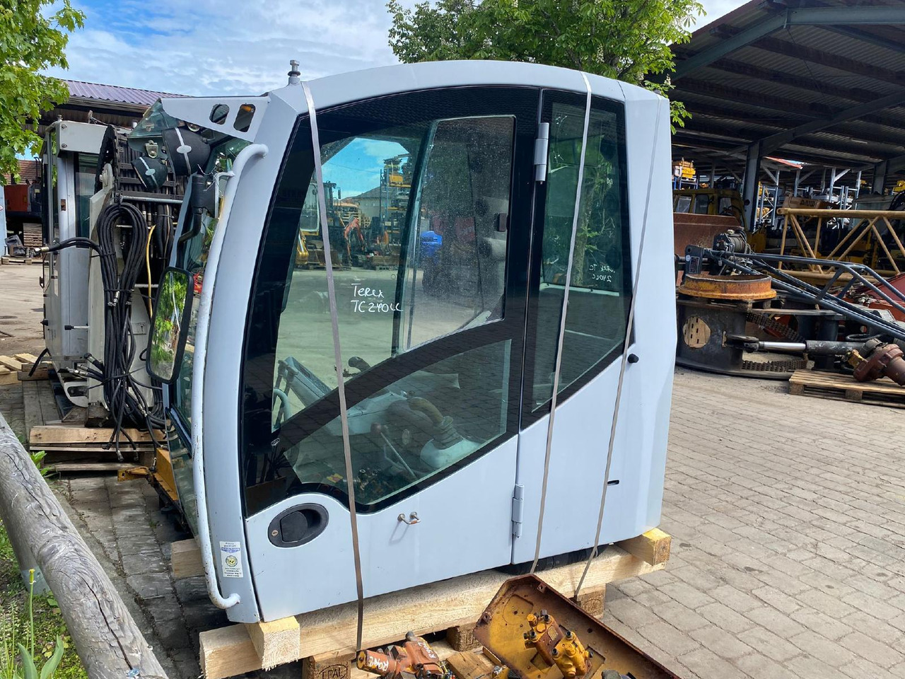 Terex TC 240 LC - Кабина для Строительной техники: фото 3 Terex TC 240 LC - Кабина для Строительной техники: фото 3