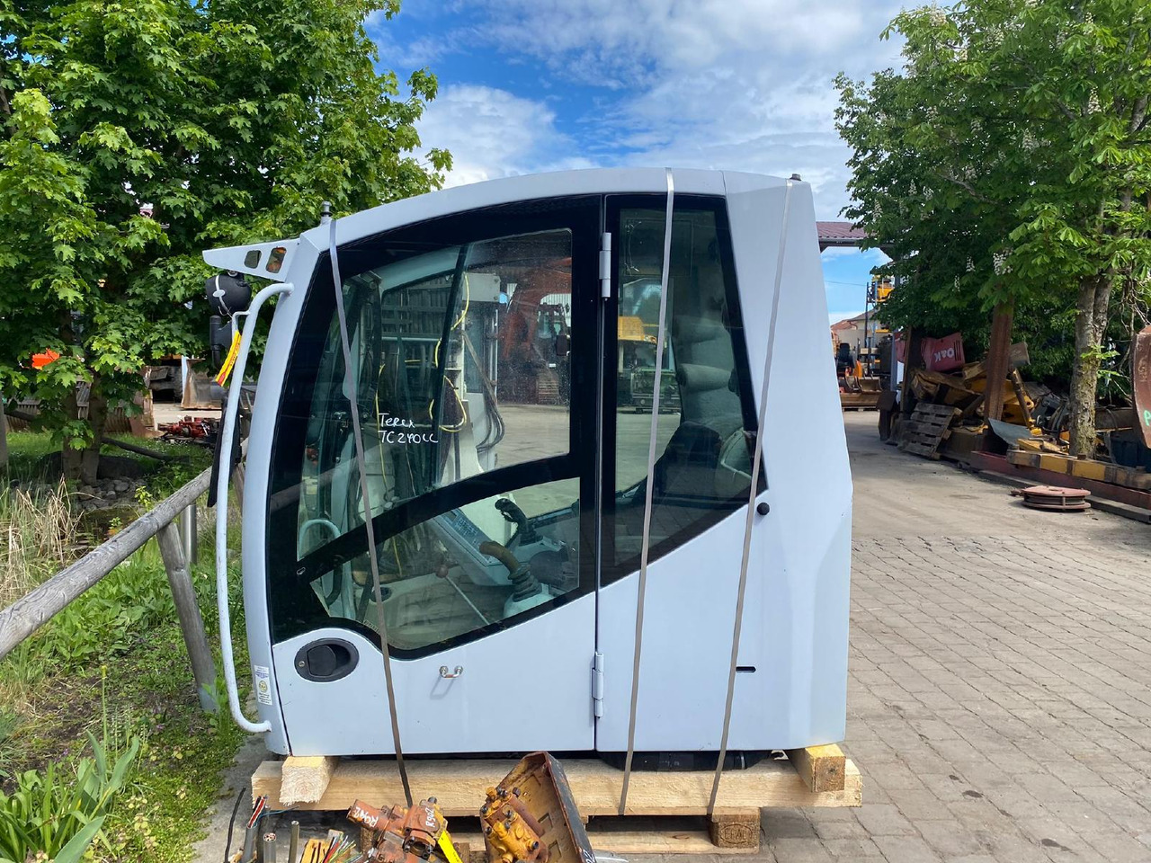 Terex TC 240 LC - Кабина для Строительной техники: фото 1 Terex TC 240 LC - Кабина для Строительной техники: фото 1