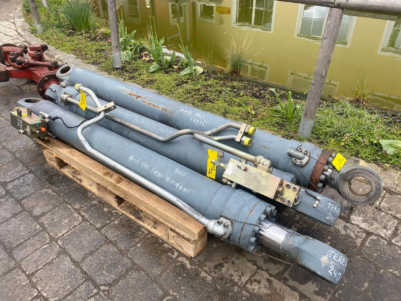 Terex TC 240LC - Гидравлический цилиндр для Строительной техники: фото 3 Terex TC 240LC - Гидравлический цилиндр для Строительной техники: фото 3