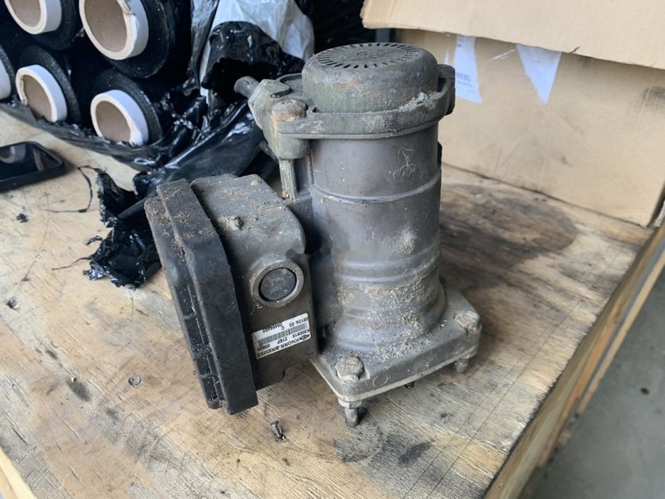 Knorr-Bremse SCANIA MAN VOVLO MAN K000918 / K000919 / K000917 - Тормозной клапан для Грузовиков: фото 1 Knorr-Bremse SCANIA MAN VOVLO MAN K000918 / K000919 / K000917 - Тормозной клапан для Грузовиков: фото 1