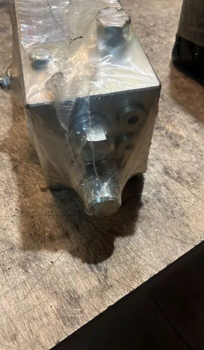 Rexroth Flow Divider R930062425 - Тормозной клапан для Грузовиков: фото 1 Rexroth Flow Divider R930062425 - Тормозной клапан для Грузовиков: фото 1