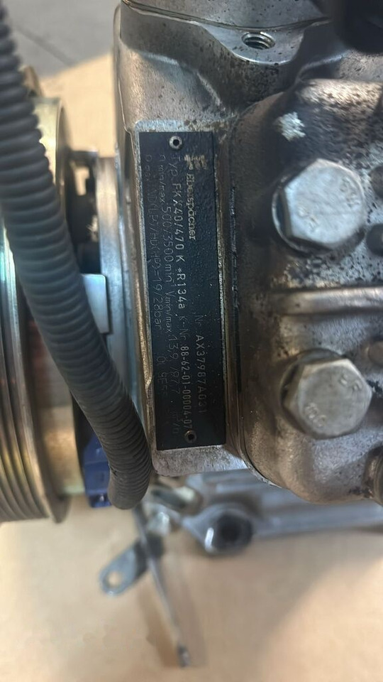 Sprężarka kompresor klimatyzacji Bock Eberspacher FKX40/470K 8862010000407 - Компрессор кондиционера для Грузовиков: фото 4 Sprężarka kompresor klimatyzacji Bock Eberspacher FKX40/470K 8862010000407 - Компрессор кондиционера для Грузовиков: фото 4