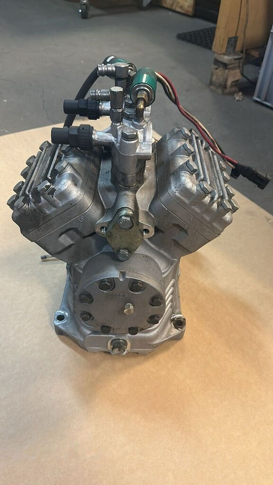 Sprężarka kompresor klimatyzacji Bock Eberspacher FKX40/470K 8862010000407 - Компрессор кондиционера для Грузовиков: фото 2 Sprężarka kompresor klimatyzacji Bock Eberspacher FKX40/470K 8862010000407 - Компрессор кондиционера для Грузовиков: фото 2